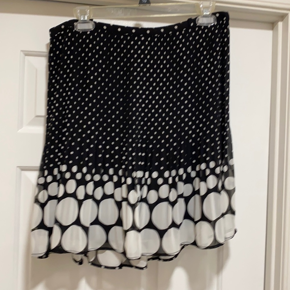 Elle black and white skirt